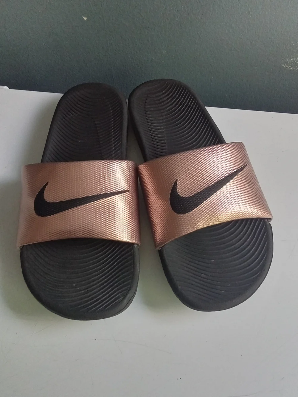Nike Kawa Slides Rose Gold Black Metallic Athletic Sandals Swoosh Logo